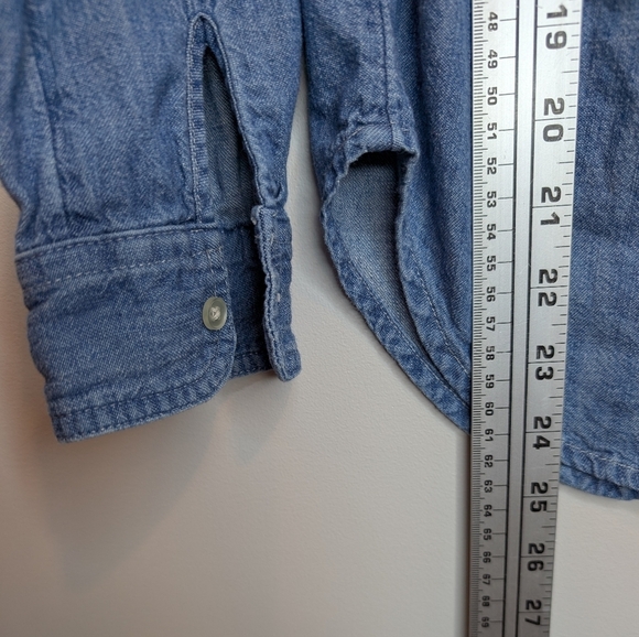 Old Navy The Classic Shirt Blue Denim Button-Up Top Women Small - Picture 9 of 9